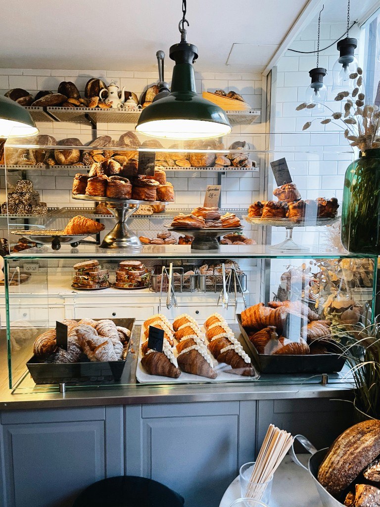Bäckerei und Conditorei – frische Backwaren und offene Verkaufsfläche