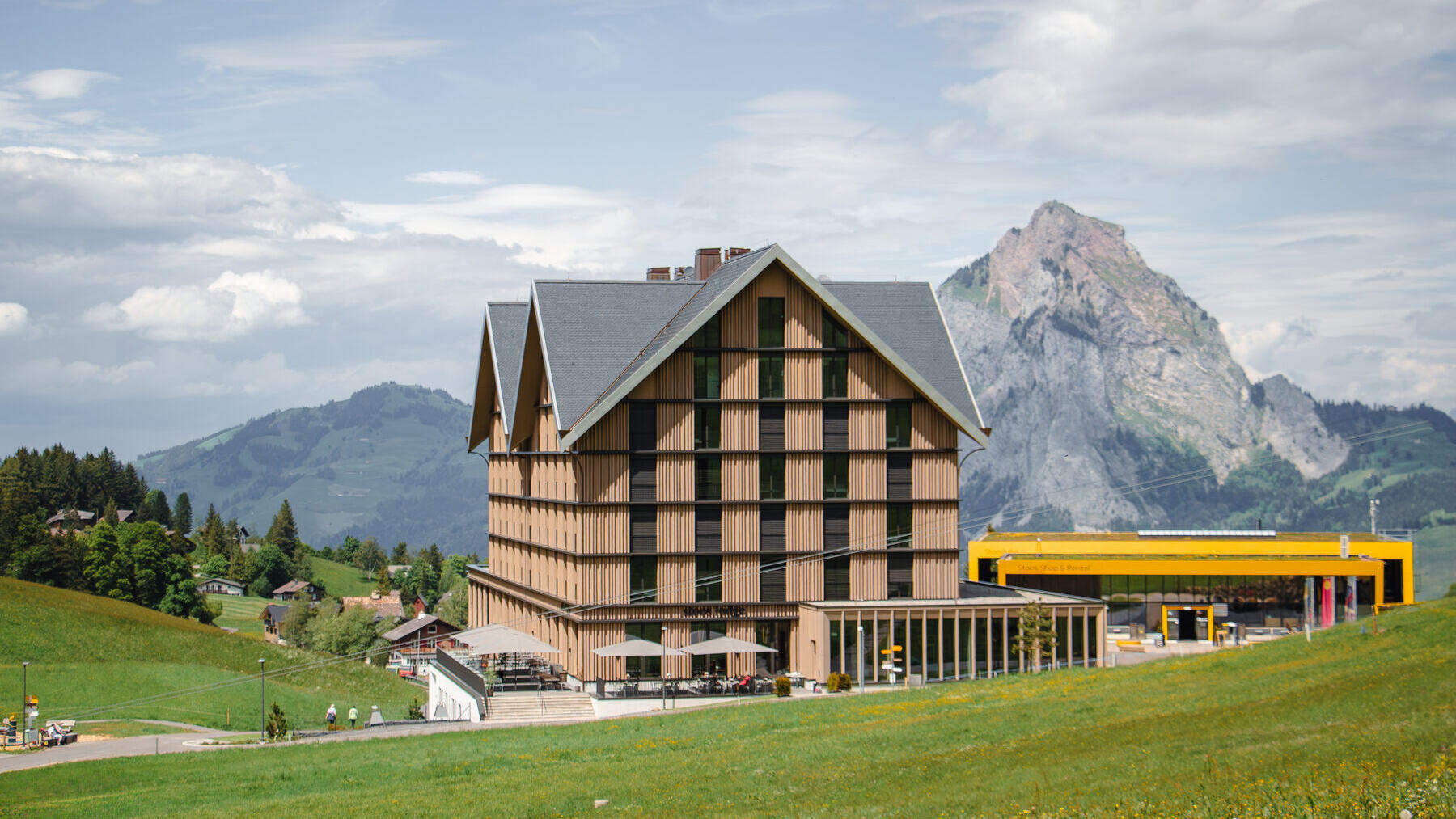 Hotellerie und Lodges – Eingangsbereich mit integrierter Luftschleieranlage